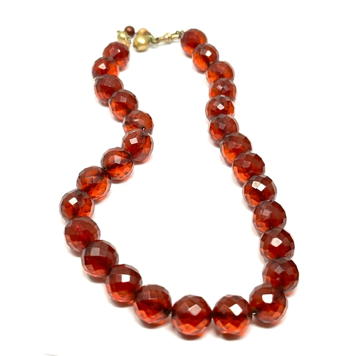 497 - A Prystal Faceted Cherry Bakelite Bead Necklace (57g)