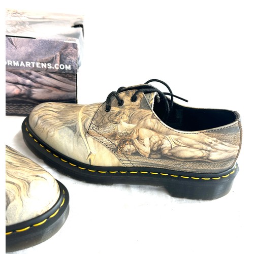 92 - Brand new in the box limited edition DR Marten william blake backhand size 6, 1461