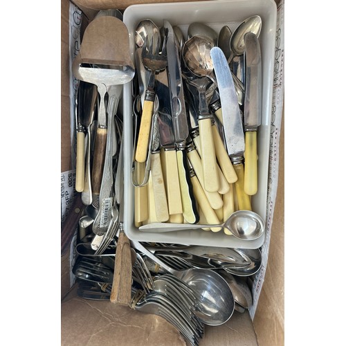 140 - Selection of silver plated and stainless steel cutlery etc