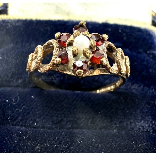 79 - 9ct Gold Garnet & Seed Pearl Floral Cluster Ring (1.9g)