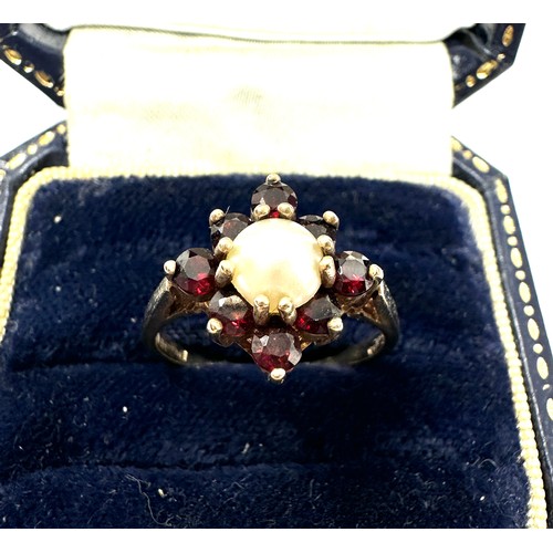 102 - 9ct Gold Pearl & Garnet Cluster Ring (2.9g)