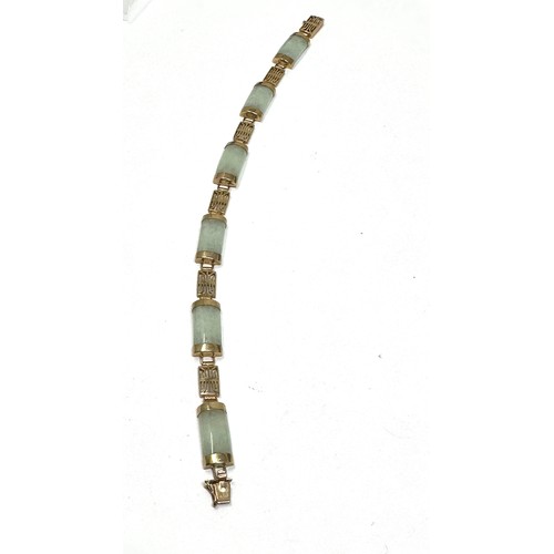 107 - 9ct Gold Jade Panel Bracelet (8.5g)