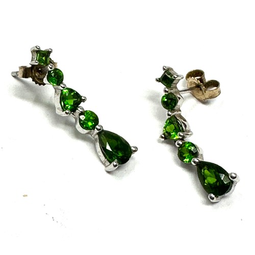 111 - 9ct White Gold Diopside Drop Earrings (2.2g)