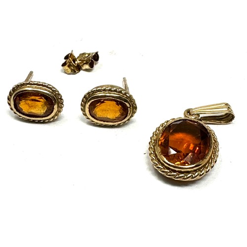 71 - 2 X 9ct Gold Citrine Pendant & Matching Earrings Set (2.9g)