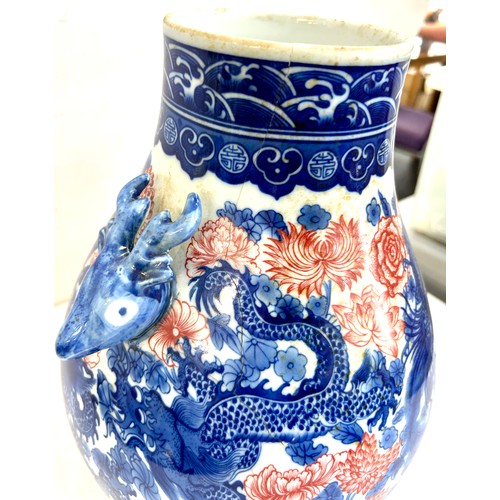 553 - Oriental blue and white vase, red dragon detailing, overall height: 14 inches