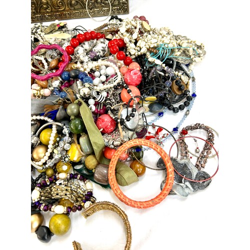 502 - Selection of costume jewellery