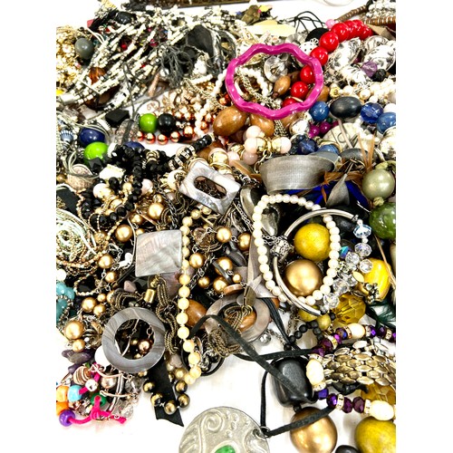 502 - Selection of costume jewellery