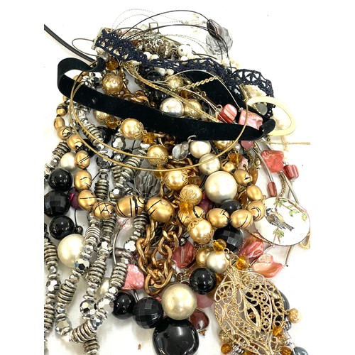 501 - Selection of ladies costume necklaces