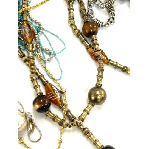 501 - Selection of ladies costume necklaces