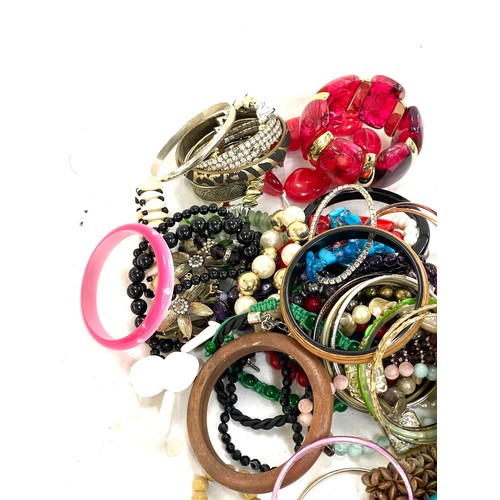 531 - Selection of ladies costume bangles and bracelets