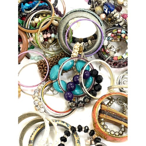 531 - Selection of ladies costume bangles and bracelets