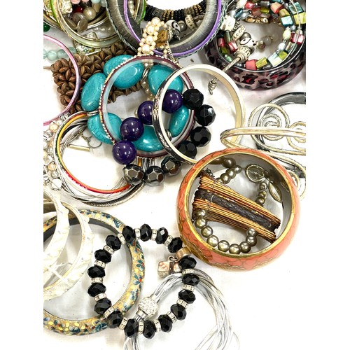 531 - Selection of ladies costume bangles and bracelets