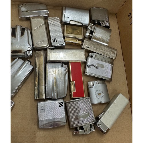 525 - Mixed tray of vintage lighters