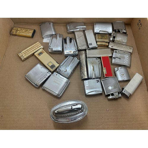 525 - Mixed tray of vintage lighters