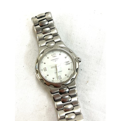 438 - Gents Longines conquest quartz wristwatch in stainless steel, working order however no warranty give... 