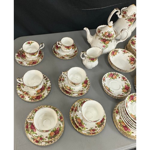 552 - Part Royal Albert Old Country Road tea and coffee service, A/F, tea pot lids are both damaged