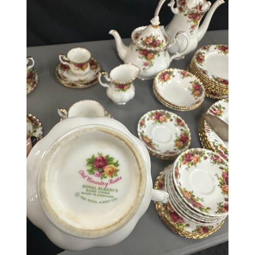 552 - Part Royal Albert Old Country Road tea and coffee service, A/F, tea pot lids are both damaged