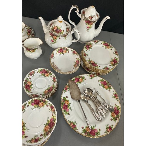 552 - Part Royal Albert Old Country Road tea and coffee service, A/F, tea pot lids are both damaged