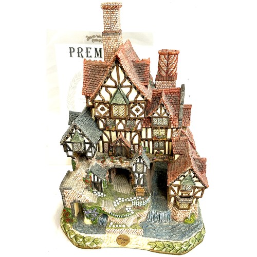 118 - David Winter Cottages “Quindene Manor” 1994 Premier edition, 911/1500 with box and COA, small chips ... 