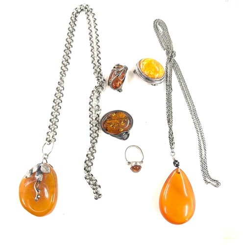 453 - Vintage silver and amber jewellery to includes brooch, pendant, ring etc, gross weight 102grams size... 