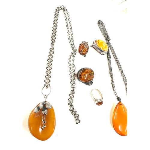 453 - Vintage silver and amber jewellery to includes brooch, pendant, ring etc, gross weight 102grams size... 