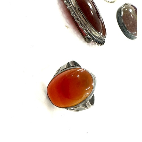 465 - Vintage silver and white metal agate brooches pendants and ring, weight 107grams