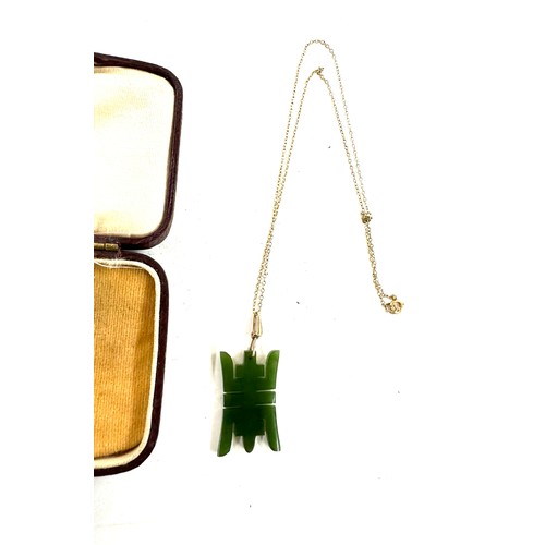 491 - 9ct gold jade chinese pendant and chain gross weight 3.7 grams, chain stamped 9ct