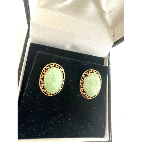 490 - 9ct gold and jade vintage earrings gross weight 3.9grams size 1.8cm by 1.4cm