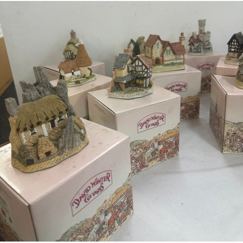 125 - Selection of boxed David Winter cottages to include The Candle makers, Tudor manor house, Single Oas... 