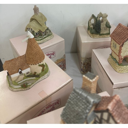 125 - Selection of boxed David Winter cottages to include The Candle makers, Tudor manor house, Single Oas... 