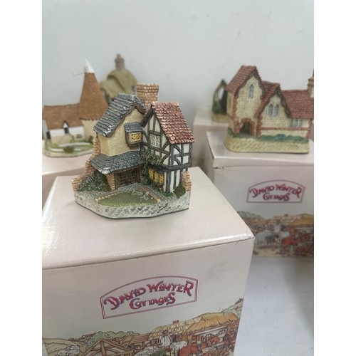 125 - Selection of boxed David Winter cottages to include The Candle makers, Tudor manor house, Single Oas... 