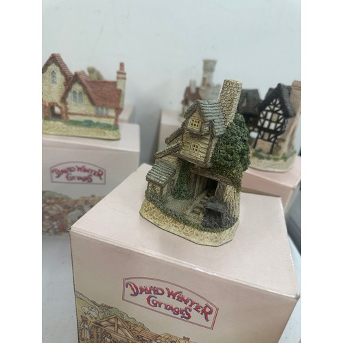 125 - Selection of boxed David Winter cottages to include The Candle makers, Tudor manor house, Single Oas... 