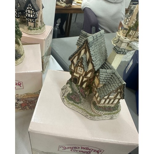 125 - Selection of boxed David Winter cottages to include The Candle makers, Tudor manor house, Single Oas... 