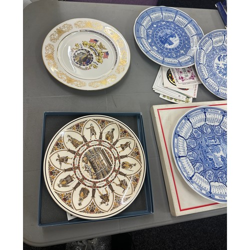 275 - Selection of Wedgwood calendar collector plates includes 1978,1981, 1983, 1984, 1985 etc