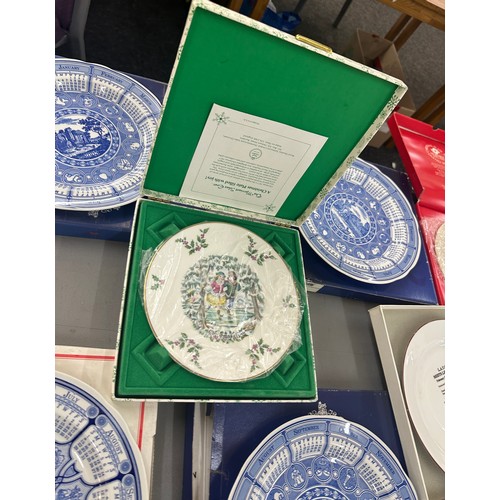 275 - Selection of Wedgwood calendar collector plates includes 1978,1981, 1983, 1984, 1985 etc