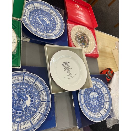 275 - Selection of Wedgwood calendar collector plates includes 1978,1981, 1983, 1984, 1985 etc