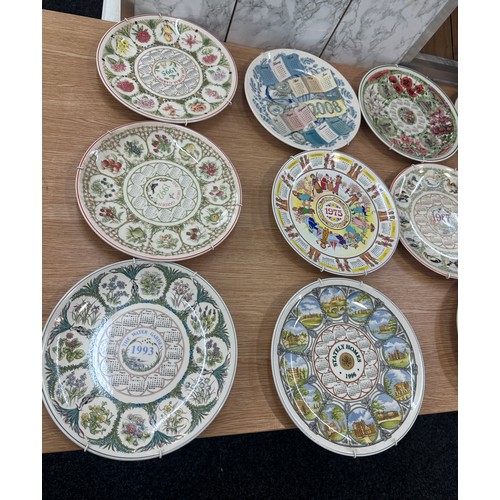 276 - Selection of Wedgwood calendar plates includes years 1994, 1995, 1987, 2004 etc