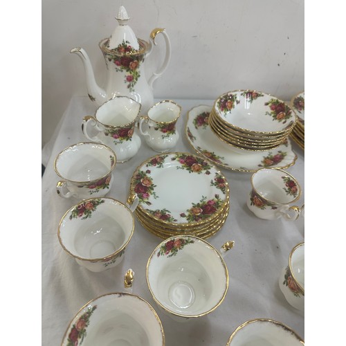 545 - Selection of Royal Albert Old Country Rose part/ tea/ coffee and dinner service