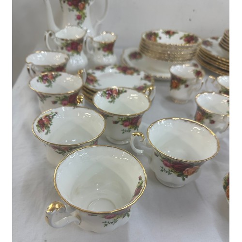 545 - Selection of Royal Albert Old Country Rose part/ tea/ coffee and dinner service