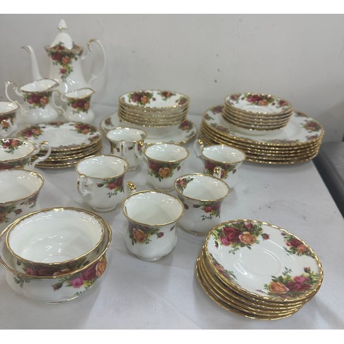 545 - Selection of Royal Albert Old Country Rose part/ tea/ coffee and dinner service