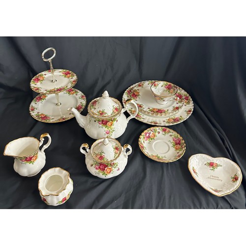 551 - Selection of Royal Albert old country rose pottery includes tea pot sugar pot, milk jug etc