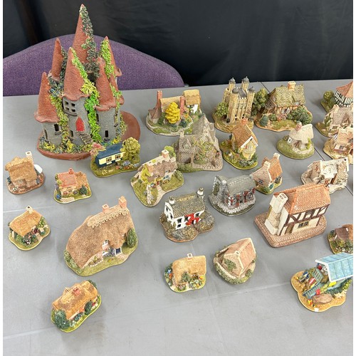 132 - Large selection of assorted Lilliput lane cottages includes rock a by baby, lucky charms, the old co... 