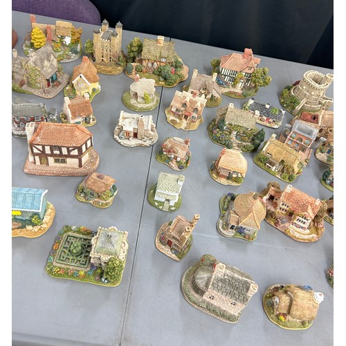 132 - Large selection of assorted Lilliput lane cottages includes rock a by baby, lucky charms, the old co... 