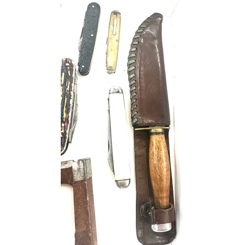 517 - Selection of vintage and later pocket knives includes made in sheffield etc