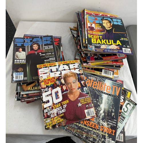 18 - Large selection of Star Trek, x files magazines etc