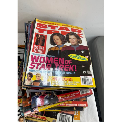 18 - Large selection of Star Trek, x files magazines etc