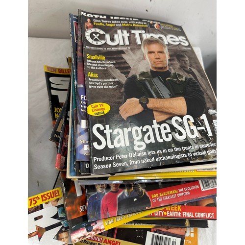 18 - Large selection of Star Trek, x files magazines etc