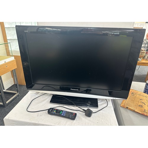 270 - Panasonic model tx-32lxd85 32 inch tv, working order with remote