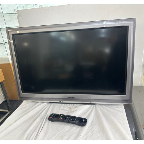 268 - Panasonic tx-l32d28bsa 32 inch TV, working order with remote