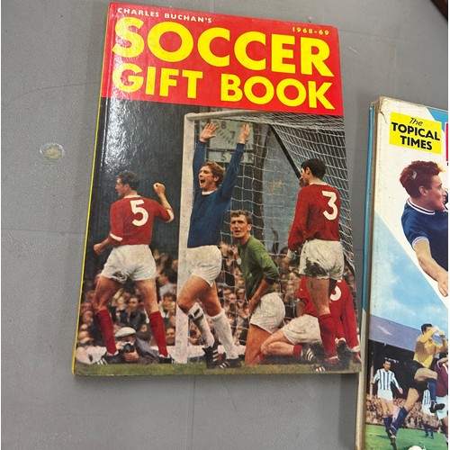 44 - Selection of vintage soccer/ football books